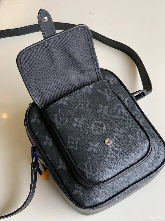 Christopher LOUIS Wearable Wallet VUITTON 1224